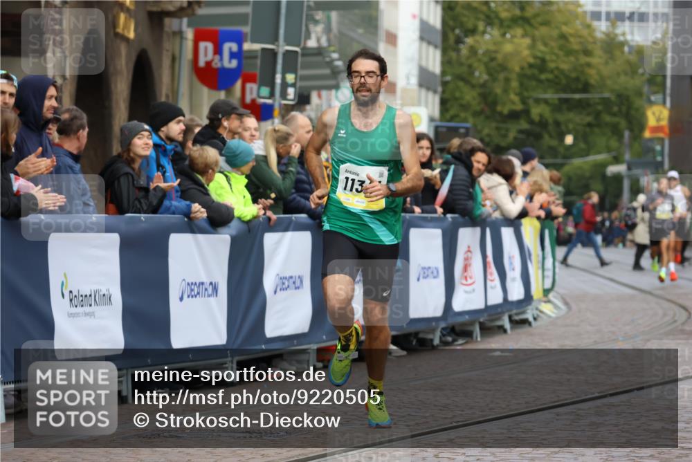 05.10.2025 - 20. swb-Marathon Bremen Strokosch-Dieckow http://msf.ph/oto/9220505 05.10.2025 10:35:29 Ziel 9340, 9697, 10538, 11341 meine-sportfotos.de
