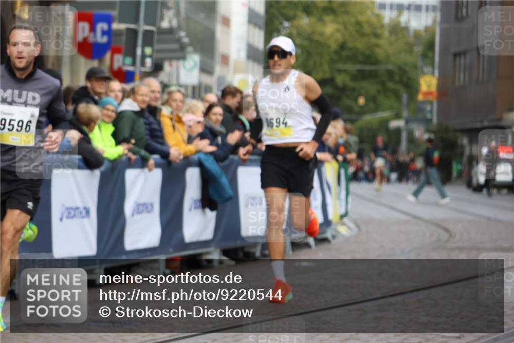 05.10.2025 - 20. swb-Marathon Bremen Strokosch-Dieckow http://msf.ph/oto/9220544 05.10.2025 10:35:40 Ziel 9596, 10538 meine-sportfotos.de