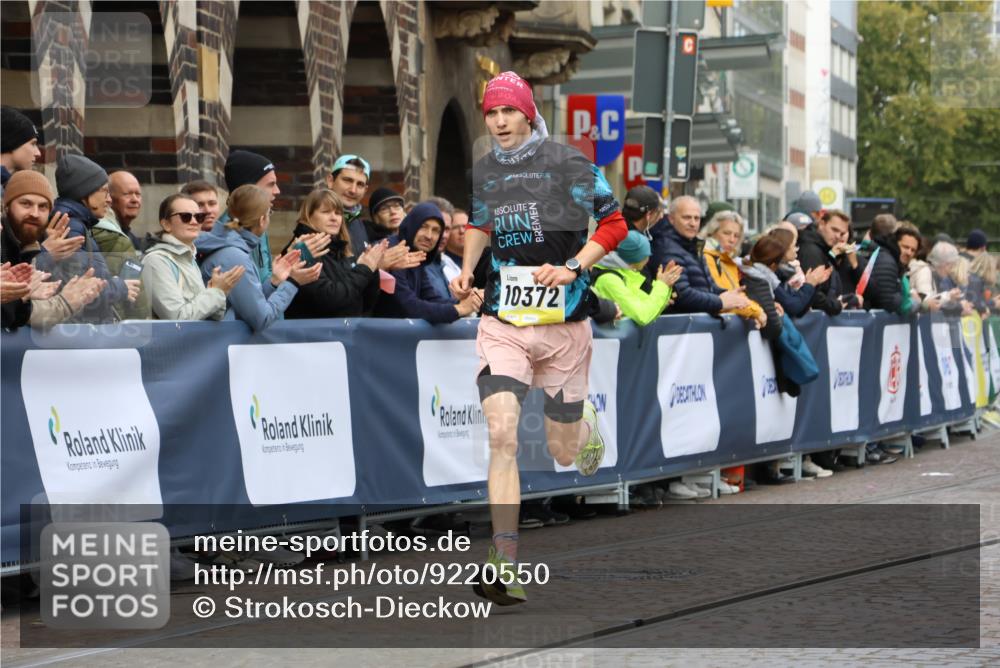 05.10.2025 - 20. swb-Marathon Bremen Strokosch-Dieckow http://msf.ph/oto/9220550 05.10.2025 10:35:56 Ziel 10372 meine-sportfotos.de