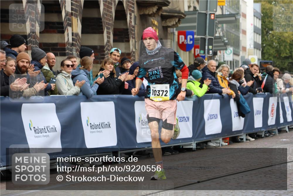 05.10.2025 - 20. swb-Marathon Bremen Strokosch-Dieckow http://msf.ph/oto/9220556 05.10.2025 10:35:56 Ziel 10372 meine-sportfotos.de