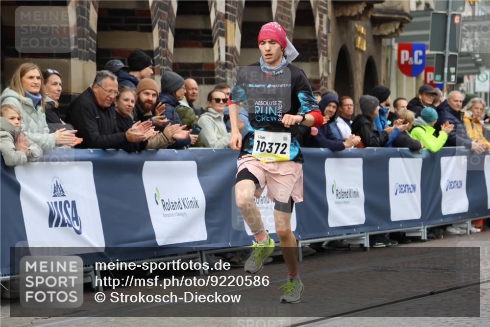 05.10.2025 - 20. swb-Marathon Bremen Strokosch-Dieckow http://msf.ph/oto/9220586 05.10.2025 10:35:56 Ziel 10372 meine-sportfotos.de