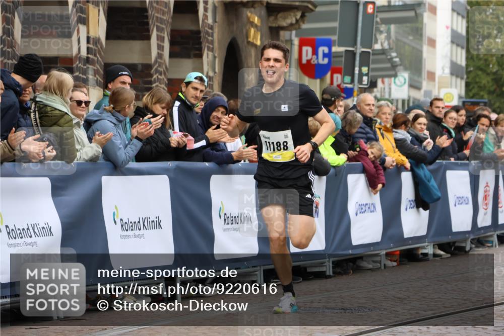 05.10.2025 - 20. swb-Marathon Bremen Strokosch-Dieckow http://msf.ph/oto/9220616 05.10.2025 10:36:08 Ziel 11188 meine-sportfotos.de