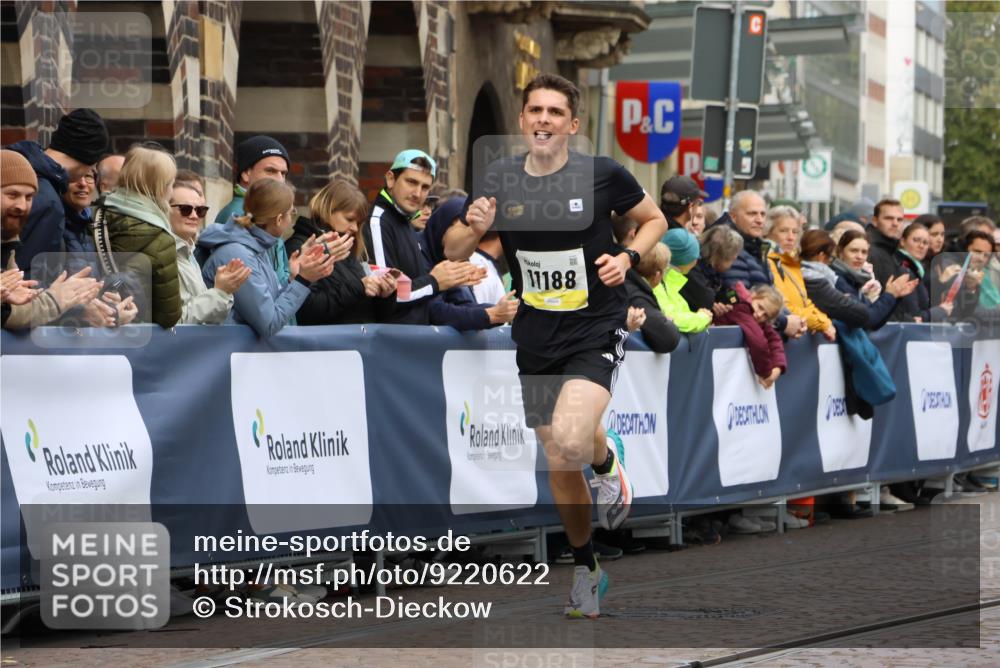 05.10.2025 - 20. swb-Marathon Bremen Strokosch-Dieckow http://msf.ph/oto/9220622 05.10.2025 10:36:08 Ziel 11188 meine-sportfotos.de