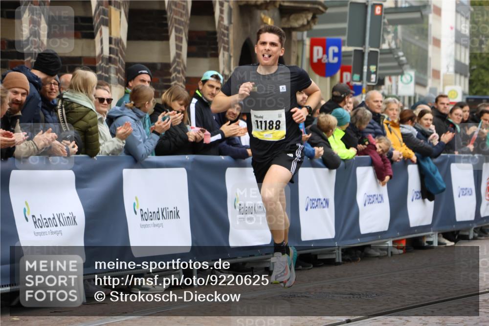 05.10.2025 - 20. swb-Marathon Bremen Strokosch-Dieckow http://msf.ph/oto/9220625 05.10.2025 10:36:08 Ziel 11188 meine-sportfotos.de