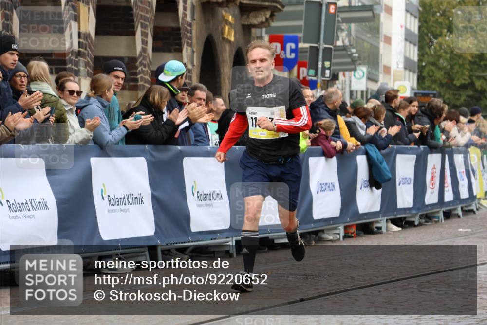 05.10.2025 - 20. swb-Marathon Bremen Strokosch-Dieckow http://msf.ph/oto/9220652 05.10.2025 10:36:22 Ziel 11013, 11185, 11687 meine-sportfotos.de