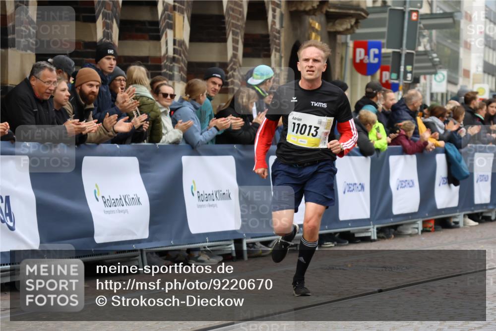 05.10.2025 - 20. swb-Marathon Bremen Strokosch-Dieckow http://msf.ph/oto/9220670 05.10.2025 10:36:22 Ziel 11013, 11185, 11687 meine-sportfotos.de