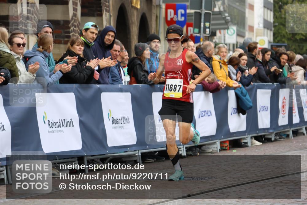 05.10.2025 - 20. swb-Marathon Bremen Strokosch-Dieckow http://msf.ph/oto/9220711 05.10.2025 10:36:29 Ziel 9527, 11185, 11687 meine-sportfotos.de