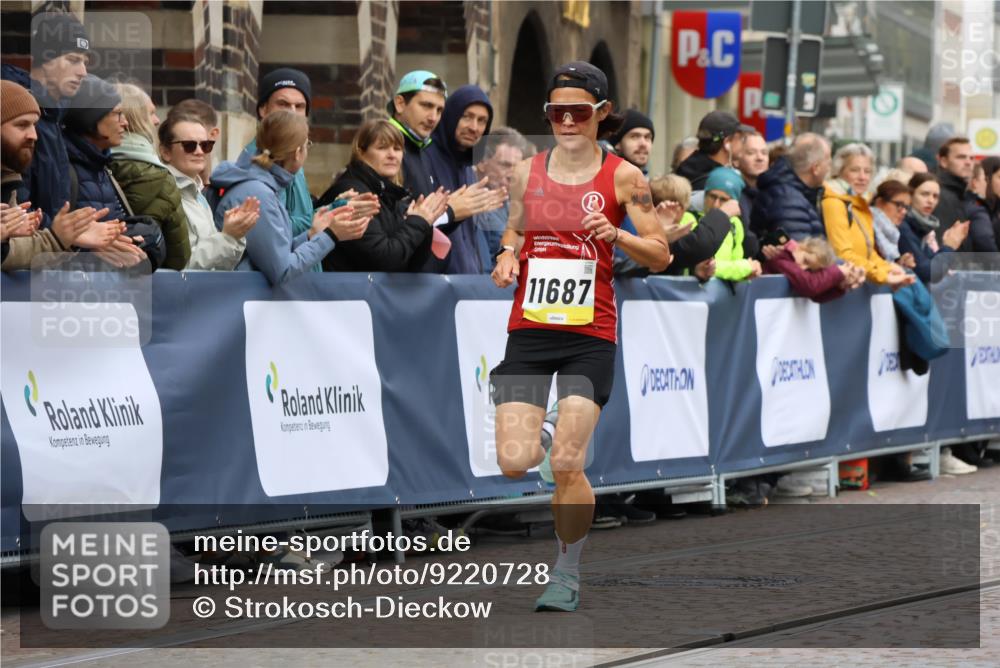 05.10.2025 - 20. swb-Marathon Bremen Strokosch-Dieckow http://msf.ph/oto/9220728 05.10.2025 10:36:30 Ziel 9527, 11687 meine-sportfotos.de