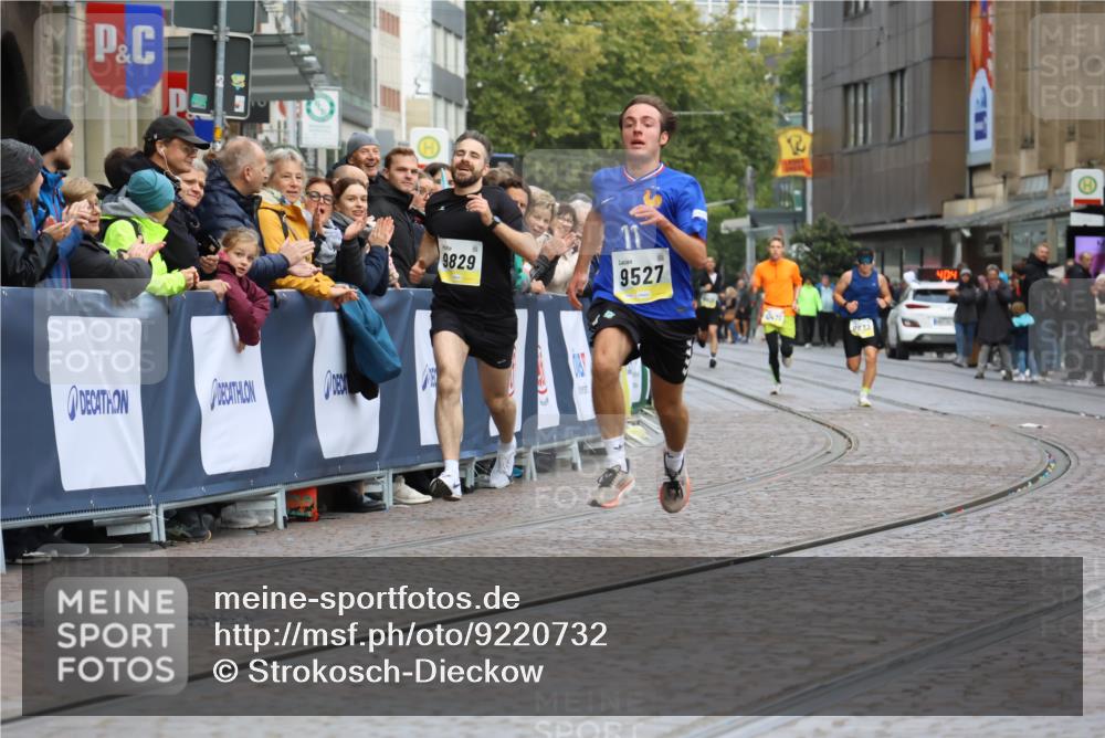 05.10.2025 - 20. swb-Marathon Bremen Strokosch-Dieckow http://msf.ph/oto/9220732 05.10.2025 10:36:37 Ziel 9527, 9829 meine-sportfotos.de