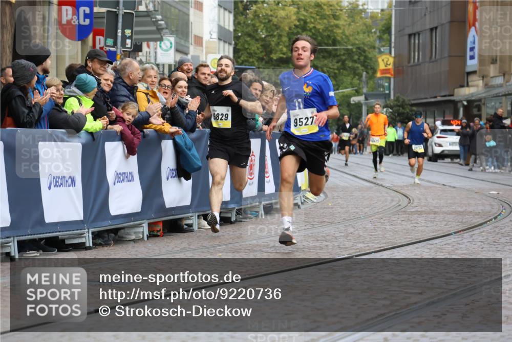 05.10.2025 - 20. swb-Marathon Bremen Strokosch-Dieckow http://msf.ph/oto/9220736 05.10.2025 10:36:37 Ziel 9527, 9829 meine-sportfotos.de