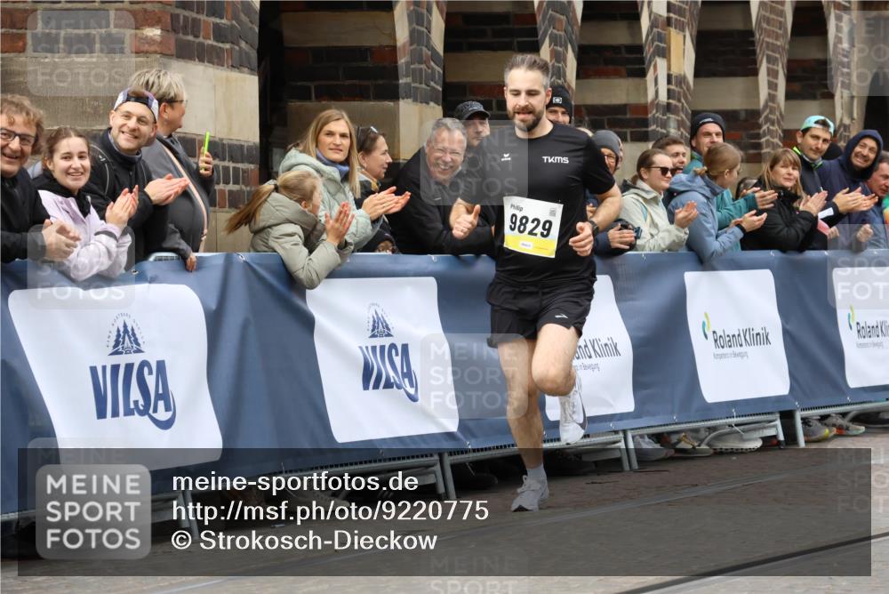 05.10.2025 - 20. swb-Marathon Bremen Strokosch-Dieckow http://msf.ph/oto/9220775 05.10.2025 10:36:40 Ziel 9829, 10425 meine-sportfotos.de