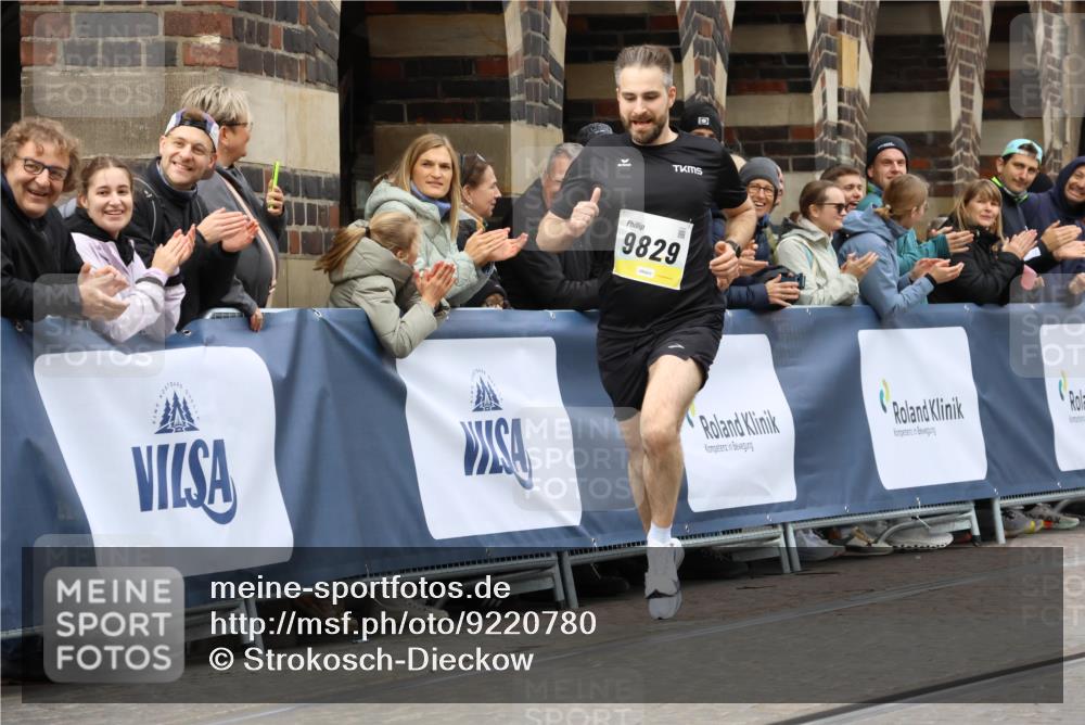 05.10.2025 - 20. swb-Marathon Bremen Strokosch-Dieckow http://msf.ph/oto/9220780 05.10.2025 10:36:40 Ziel 9829, 10425 meine-sportfotos.de