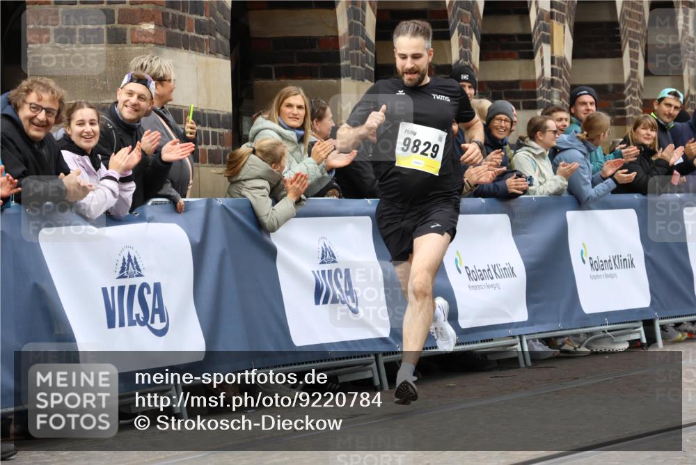 05.10.2025 - 20. swb-Marathon Bremen Strokosch-Dieckow http://msf.ph/oto/9220784 05.10.2025 10:36:40 Ziel 9829, 10425 meine-sportfotos.de
