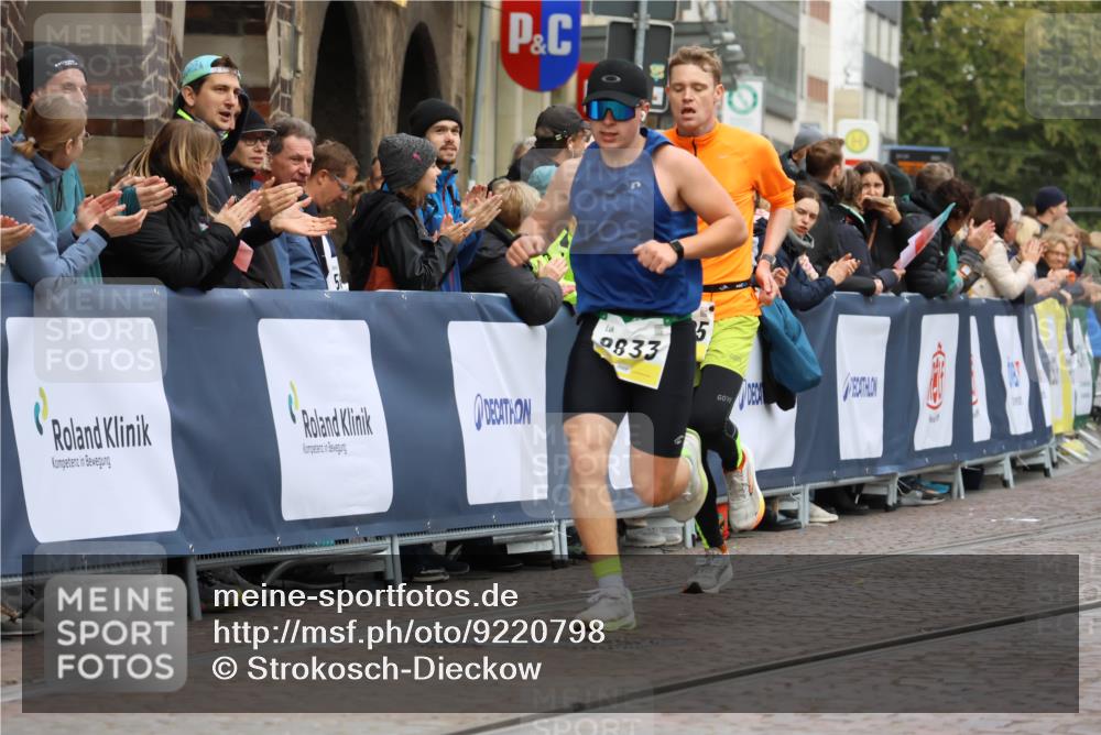 05.10.2025 - 20. swb-Marathon Bremen Strokosch-Dieckow http://msf.ph/oto/9220798 05.10.2025 10:36:48 Ziel 9429, 9833, 10425 meine-sportfotos.de