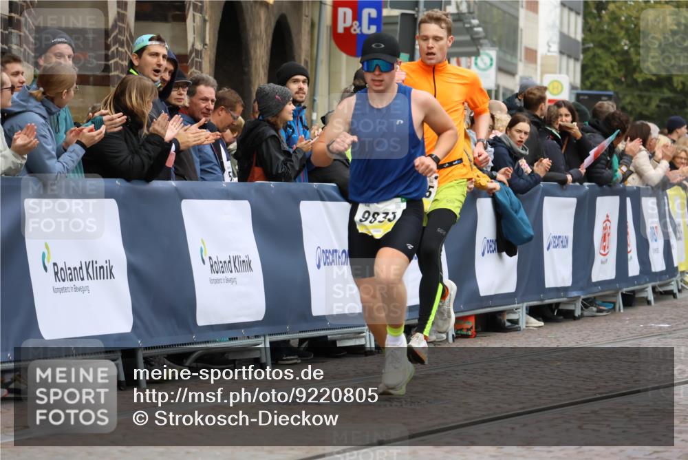 05.10.2025 - 20. swb-Marathon Bremen Strokosch-Dieckow http://msf.ph/oto/9220805 05.10.2025 10:36:48 Ziel 9429, 9833, 10425 meine-sportfotos.de
