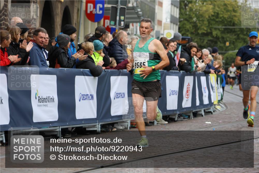 05.10.2025 - 20. swb-Marathon Bremen Strokosch-Dieckow http://msf.ph/oto/9220943 05.10.2025 10:37:19 Ziel 9565, 10704, 11213 meine-sportfotos.de