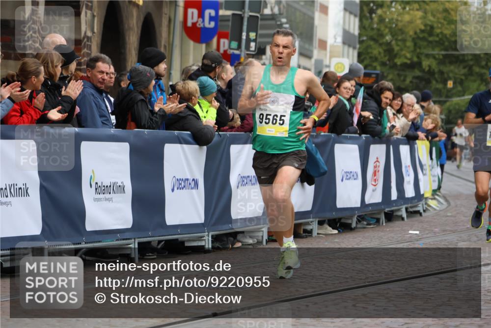 05.10.2025 - 20. swb-Marathon Bremen Strokosch-Dieckow http://msf.ph/oto/9220955 05.10.2025 10:37:19 Ziel 9565, 10704, 11213 meine-sportfotos.de