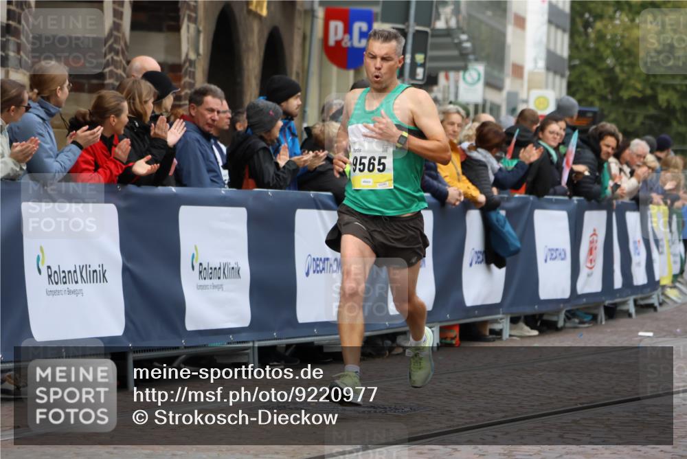 05.10.2025 - 20. swb-Marathon Bremen Strokosch-Dieckow http://msf.ph/oto/9220977 05.10.2025 10:37:19 Ziel 9565, 10704, 11213 meine-sportfotos.de
