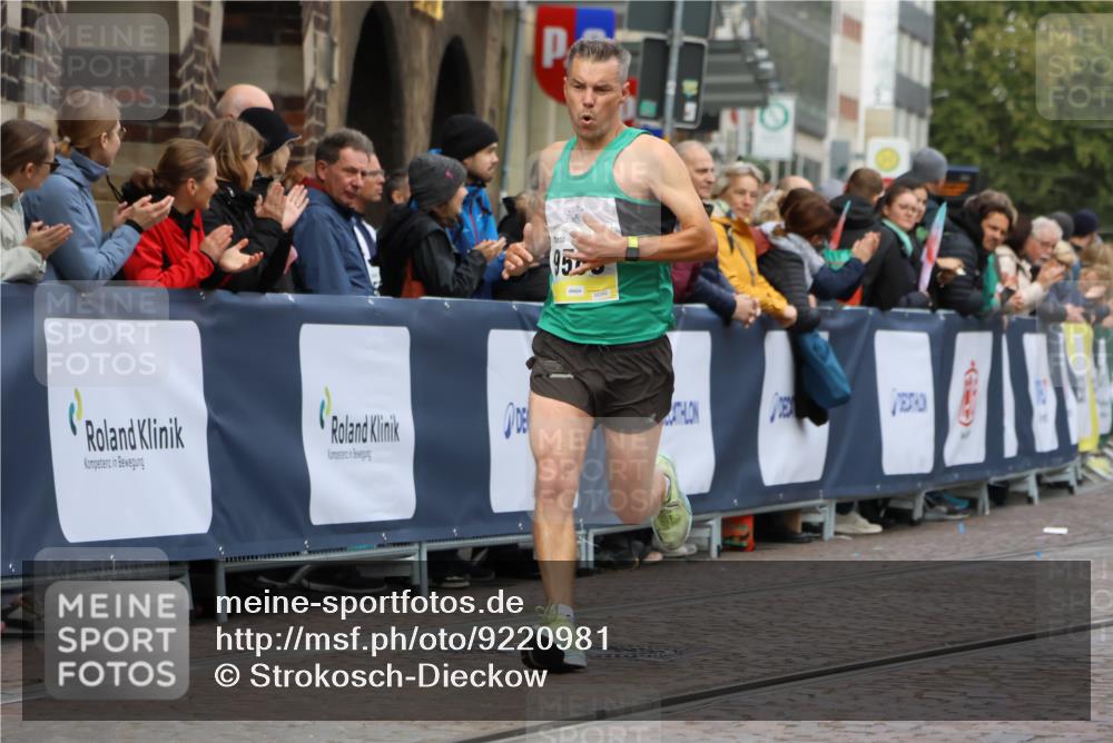 05.10.2025 - 20. swb-Marathon Bremen Strokosch-Dieckow http://msf.ph/oto/9220981 05.10.2025 10:37:19 Ziel 9565, 10704, 11213 meine-sportfotos.de