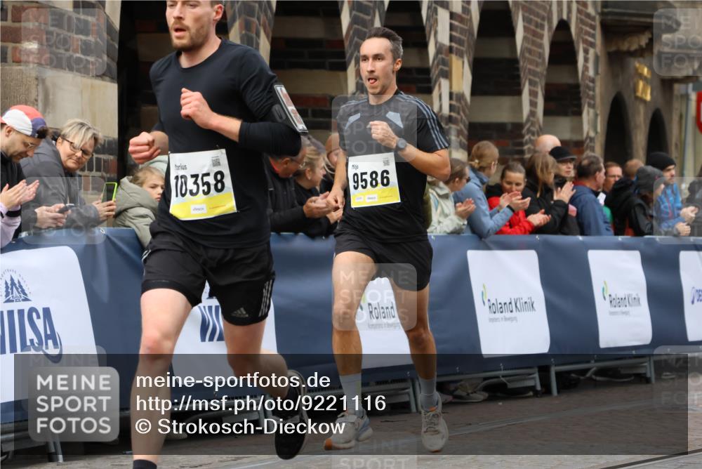 05.10.2025 - 20. swb-Marathon Bremen Strokosch-Dieckow http://msf.ph/oto/9221116 05.10.2025 10:37:30 Ziel 9586, 10358, 11021 meine-sportfotos.de