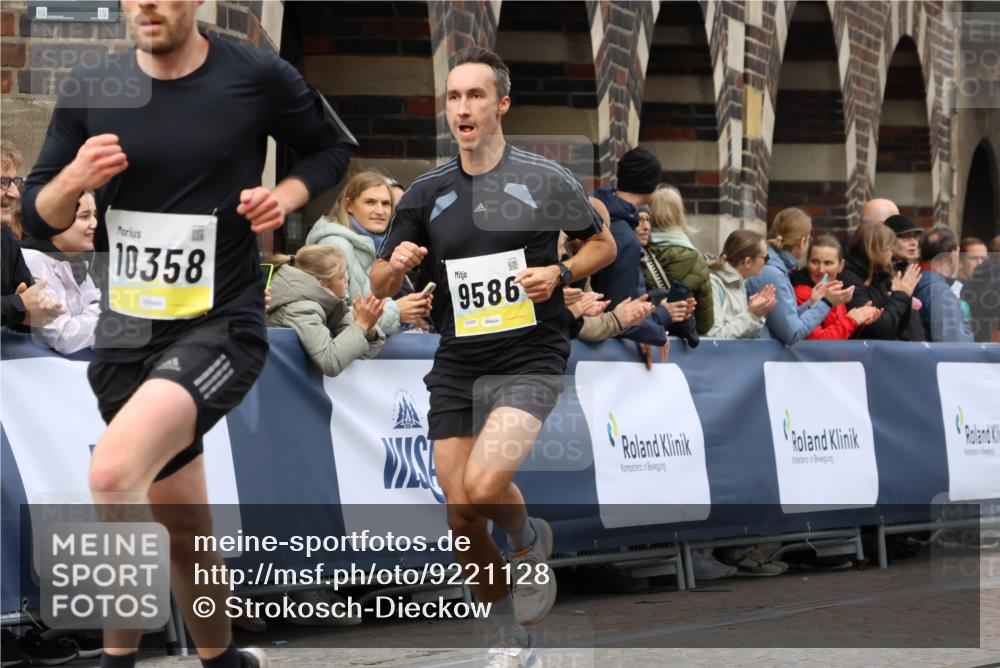 05.10.2025 - 20. swb-Marathon Bremen Strokosch-Dieckow http://msf.ph/oto/9221128 05.10.2025 10:37:31 Ziel 9586, 10358, 11021 meine-sportfotos.de