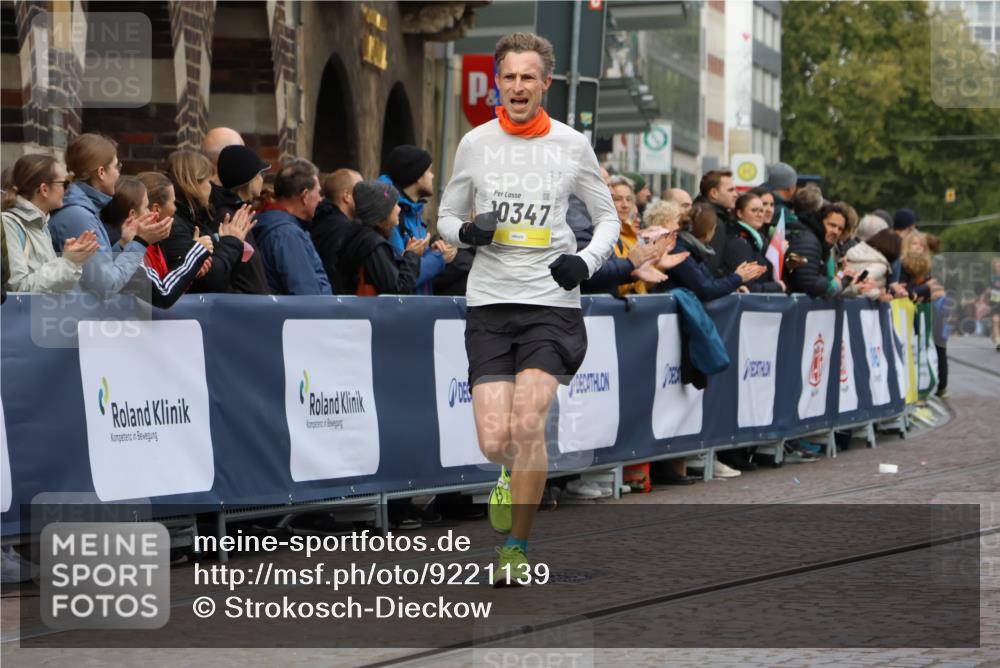05.10.2025 - 20. swb-Marathon Bremen Strokosch-Dieckow http://msf.ph/oto/9221139 05.10.2025 10:37:42 Ziel 10347, 10501, 10775, 11176 meine-sportfotos.de