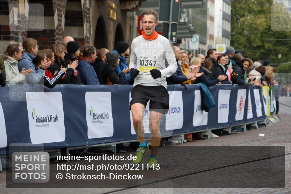 05.10.2025 - 20. swb-Marathon Bremen Strokosch-Dieckow http://msf.ph/oto/9221143 05.10.2025 10:37:42 Ziel 10347, 10501, 10775, 11176 meine-sportfotos.de