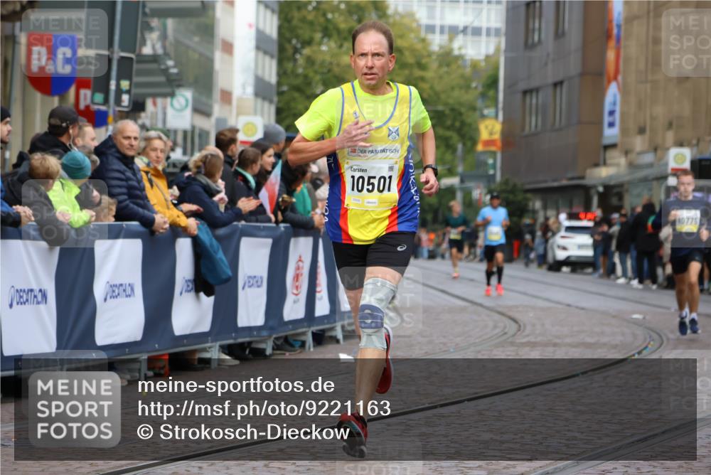 05.10.2025 - 20. swb-Marathon Bremen Strokosch-Dieckow http://msf.ph/oto/9221163 05.10.2025 10:37:45 Ziel 10347, 10501, 10775, 11176 meine-sportfotos.de