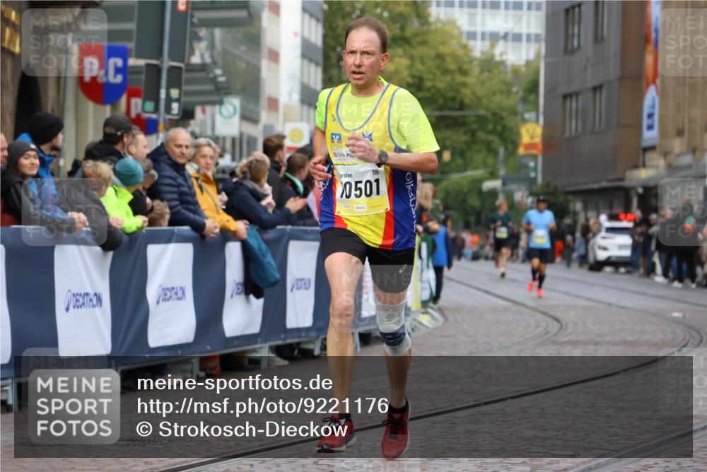 05.10.2025 - 20. swb-Marathon Bremen Strokosch-Dieckow http://msf.ph/oto/9221176 05.10.2025 10:37:45 Ziel 10347, 10501, 10775, 11176 meine-sportfotos.de