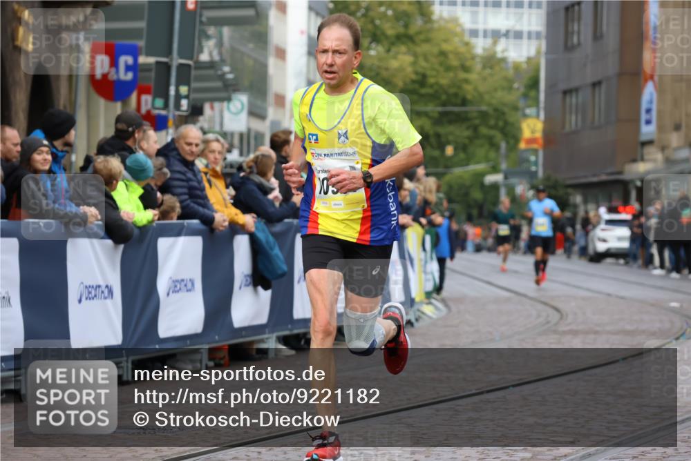 05.10.2025 - 20. swb-Marathon Bremen Strokosch-Dieckow http://msf.ph/oto/9221182 05.10.2025 10:37:45 Ziel 10347, 10501, 10775, 11176 meine-sportfotos.de