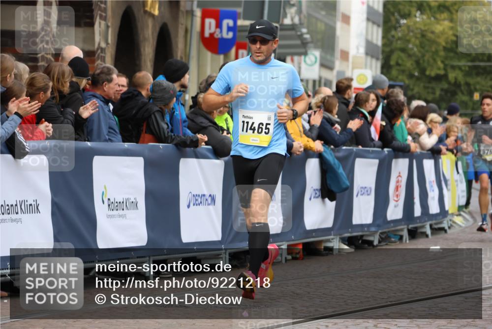 05.10.2025 - 20. swb-Marathon Bremen Strokosch-Dieckow http://msf.ph/oto/9221218 05.10.2025 10:37:57 Ziel 9755, 11328, 11465 meine-sportfotos.de