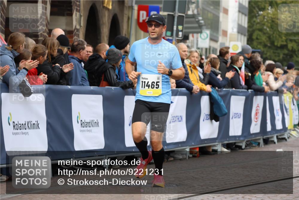 05.10.2025 - 20. swb-Marathon Bremen Strokosch-Dieckow http://msf.ph/oto/9221231 05.10.2025 10:37:57 Ziel 9755, 11328, 11465 meine-sportfotos.de