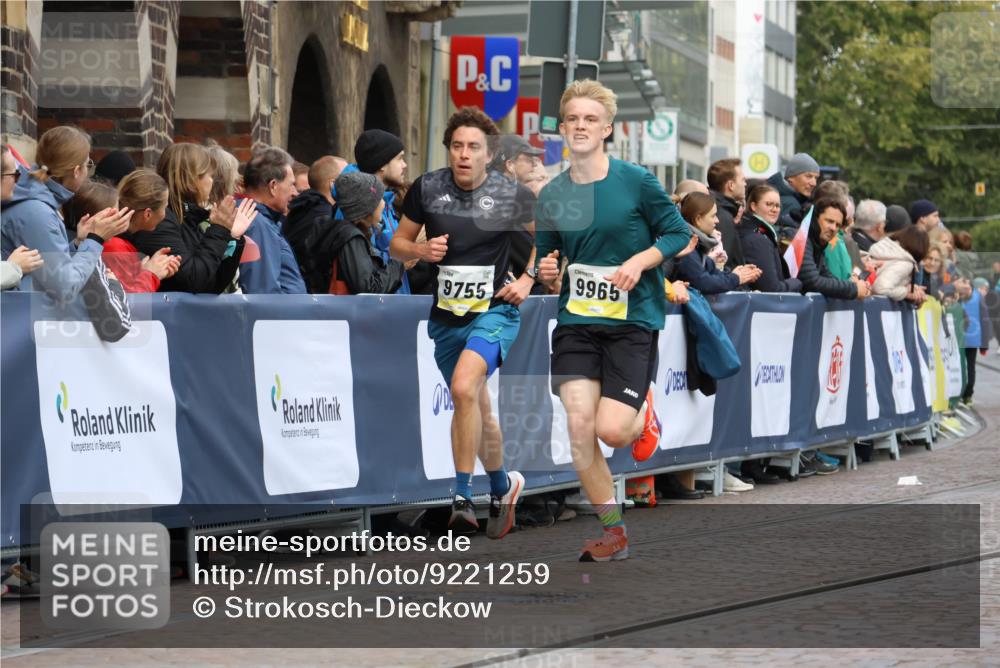 05.10.2025 - 20. swb-Marathon Bremen Strokosch-Dieckow http://msf.ph/oto/9221259 05.10.2025 10:38:00 Ziel 9755, 11328, 11465 meine-sportfotos.de