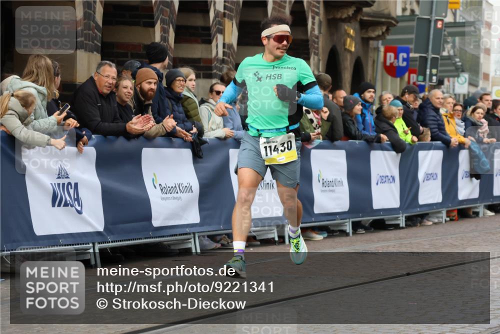 05.10.2025 - 20. swb-Marathon Bremen Strokosch-Dieckow http://msf.ph/oto/9221341 05.10.2025 10:38:23 Ziel 9809, 11430 meine-sportfotos.de