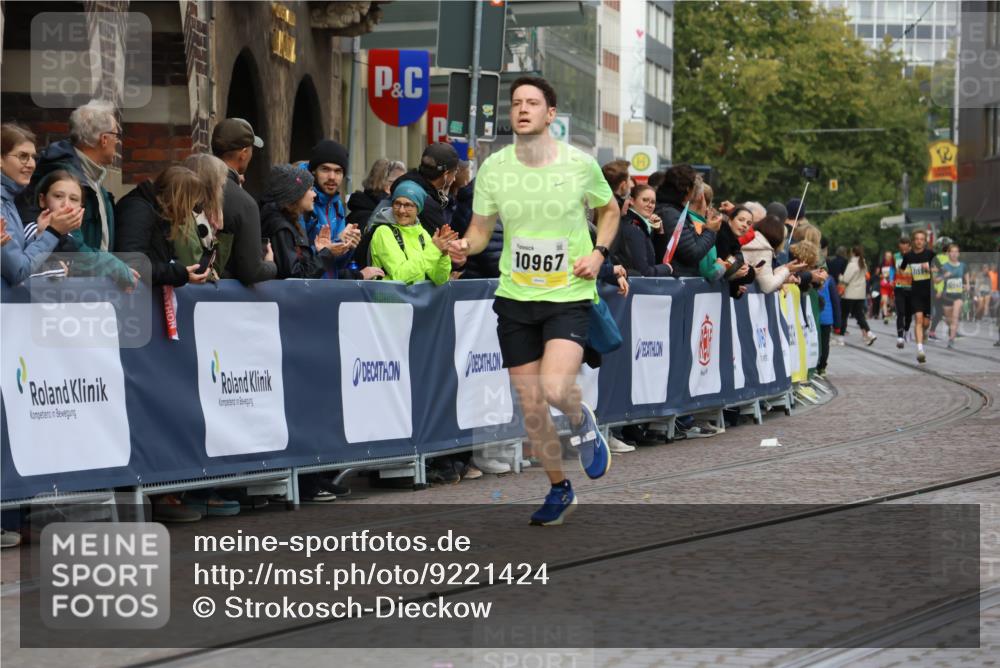 05.10.2025 - 20. swb-Marathon Bremen Strokosch-Dieckow http://msf.ph/oto/9221424 05.10.2025 10:38:53 Ziel 10967 meine-sportfotos.de