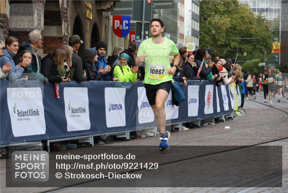 05.10.2025 - 20. swb-Marathon Bremen Strokosch-Dieckow http://msf.ph/oto/9221429 05.10.2025 10:38:53 Ziel 10967 meine-sportfotos.de