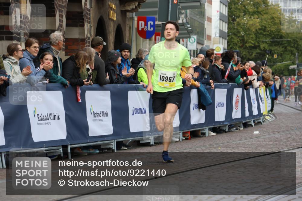 05.10.2025 - 20. swb-Marathon Bremen Strokosch-Dieckow http://msf.ph/oto/9221440 05.10.2025 10:38:53 Ziel 10967 meine-sportfotos.de