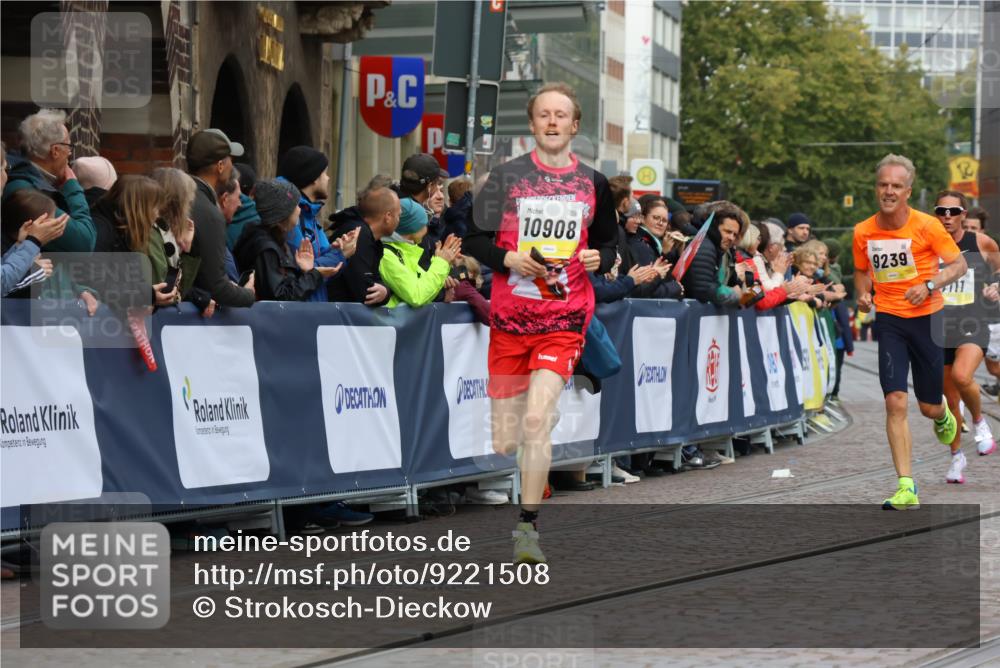 05.10.2025 - 20. swb-Marathon Bremen Strokosch-Dieckow http://msf.ph/oto/9221508 05.10.2025 10:39:18 Ziel 7111, 9239, 9863, 10908, 11067, 11343 meine-sportfotos.de