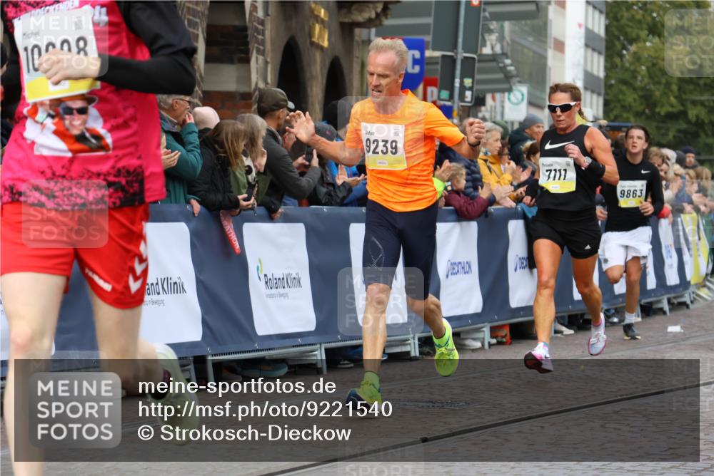 05.10.2025 - 20. swb-Marathon Bremen Strokosch-Dieckow http://msf.ph/oto/9221540 05.10.2025 10:39:20 Ziel 7111, 9239, 9863, 10908, 11067, 11343 meine-sportfotos.de