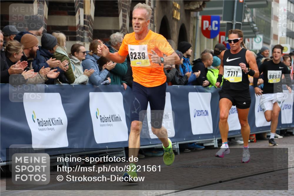 05.10.2025 - 20. swb-Marathon Bremen Strokosch-Dieckow http://msf.ph/oto/9221561 05.10.2025 10:39:21 Ziel 7111, 9239, 9863, 10908, 11067, 11343 meine-sportfotos.de