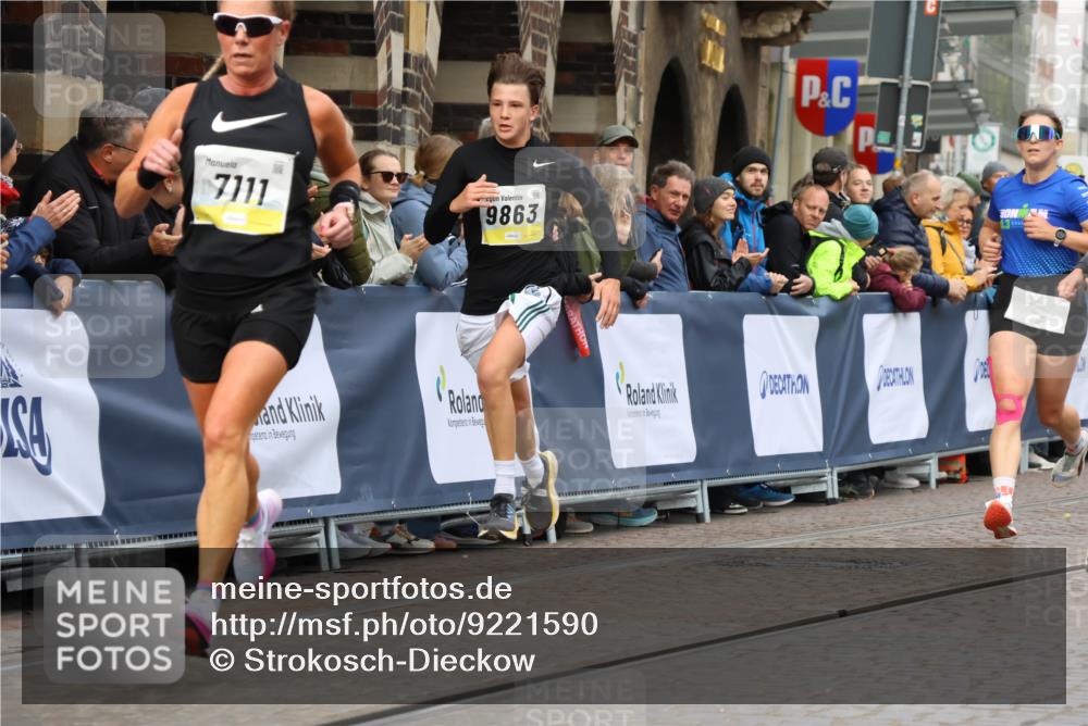 05.10.2025 - 20. swb-Marathon Bremen Strokosch-Dieckow http://msf.ph/oto/9221590 05.10.2025 10:39:23 Ziel 7111, 9239, 9863, 11067, 11343 meine-sportfotos.de