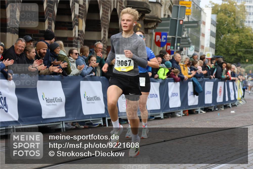 05.10.2025 - 20. swb-Marathon Bremen Strokosch-Dieckow http://msf.ph/oto/9221608 05.10.2025 10:39:24 Ziel 7111, 9239, 9863, 11067, 11343 meine-sportfotos.de