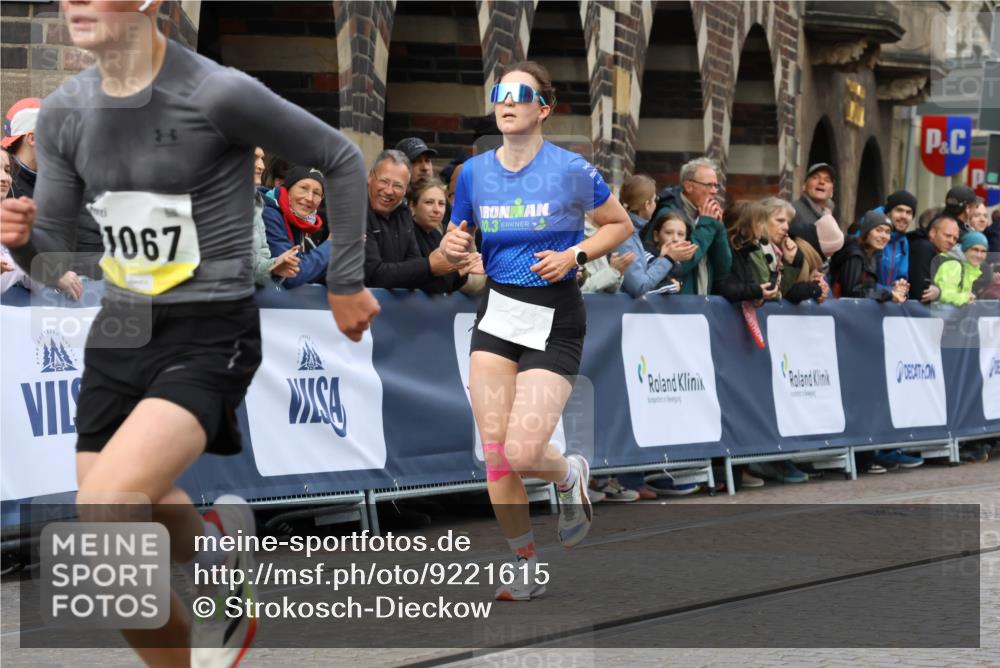 05.10.2025 - 20. swb-Marathon Bremen Strokosch-Dieckow http://msf.ph/oto/9221615 05.10.2025 10:39:25 Ziel 7111, 11067, 11343 meine-sportfotos.de