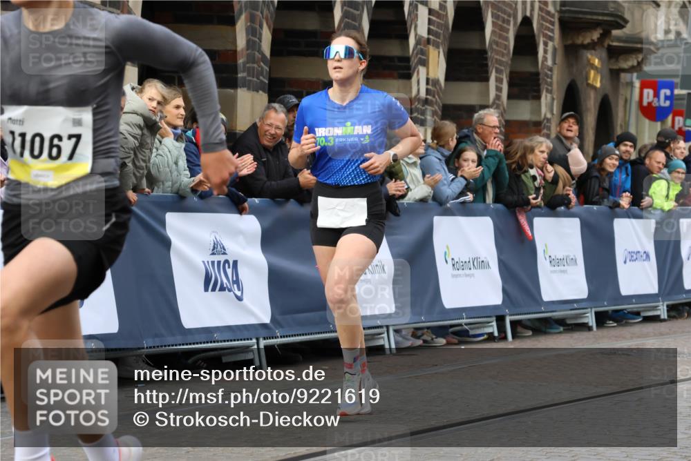 05.10.2025 - 20. swb-Marathon Bremen Strokosch-Dieckow http://msf.ph/oto/9221619 05.10.2025 10:39:25 Ziel 7111, 11067, 11343 meine-sportfotos.de