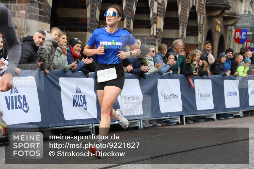 05.10.2025 - 20. swb-Marathon Bremen Strokosch-Dieckow http://msf.ph/oto/9221627 05.10.2025 10:39:25 Ziel 7111, 11067, 11343 meine-sportfotos.de
