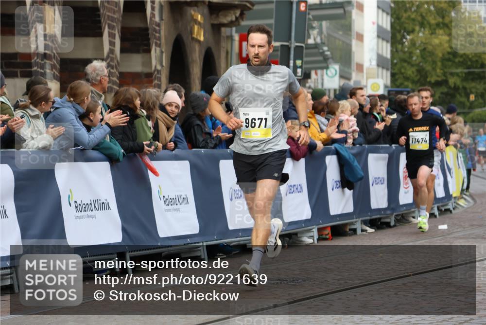 05.10.2025 - 20. swb-Marathon Bremen Strokosch-Dieckow http://msf.ph/oto/9221639 05.10.2025 10:39:34 Ziel 9289, 9671, 10525, 11418, 11474 meine-sportfotos.de