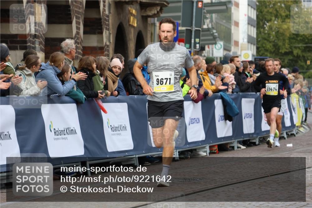 05.10.2025 - 20. swb-Marathon Bremen Strokosch-Dieckow http://msf.ph/oto/9221642 05.10.2025 10:39:34 Ziel 9289, 9671, 10525, 11418, 11474 meine-sportfotos.de