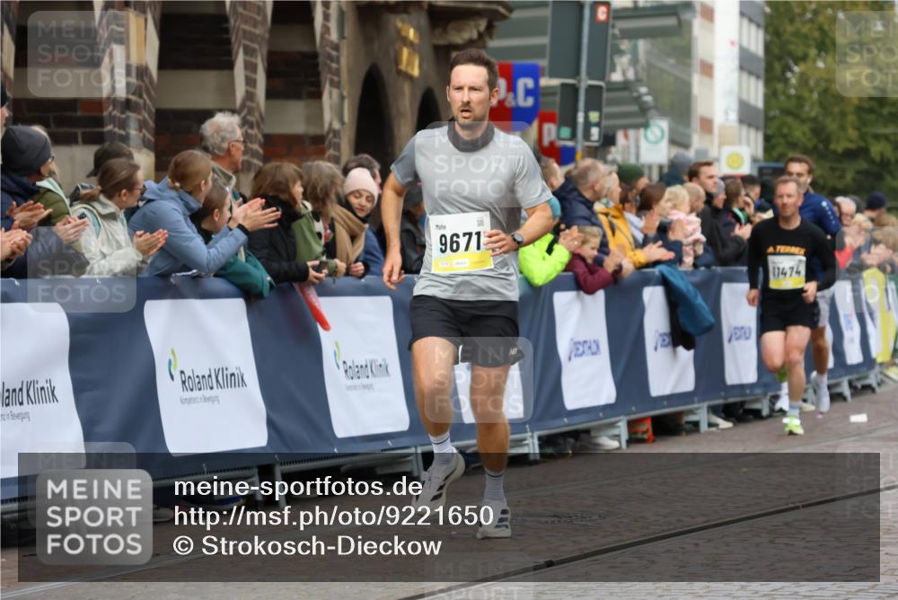 05.10.2025 - 20. swb-Marathon Bremen Strokosch-Dieckow http://msf.ph/oto/9221650 05.10.2025 10:39:34 Ziel 9289, 9671, 10525, 11418, 11474 meine-sportfotos.de