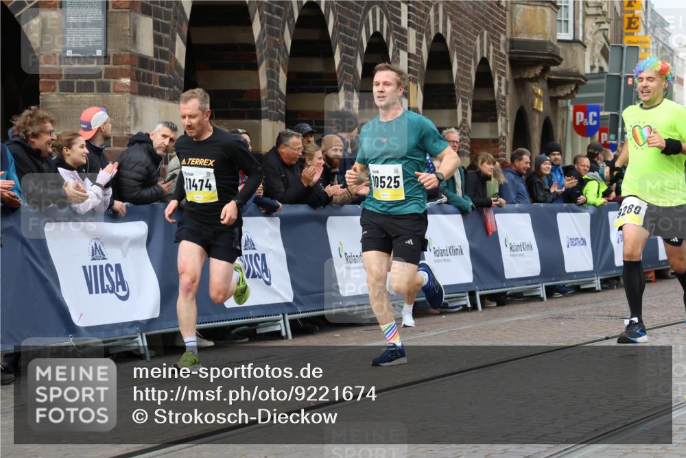 05.10.2025 - 20. swb-Marathon Bremen Strokosch-Dieckow http://msf.ph/oto/9221674 05.10.2025 10:39:37 Ziel 9289, 9671, 10525, 11349, 11418, 11474 meine-sportfotos.de