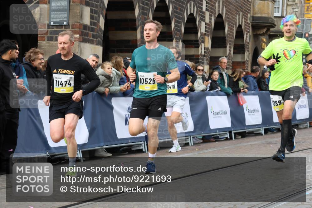 05.10.2025 - 20. swb-Marathon Bremen Strokosch-Dieckow http://msf.ph/oto/9221693 05.10.2025 10:39:38 Ziel 9289, 9671, 10525, 10753, 11349, 11418, 11474 meine-sportfotos.de